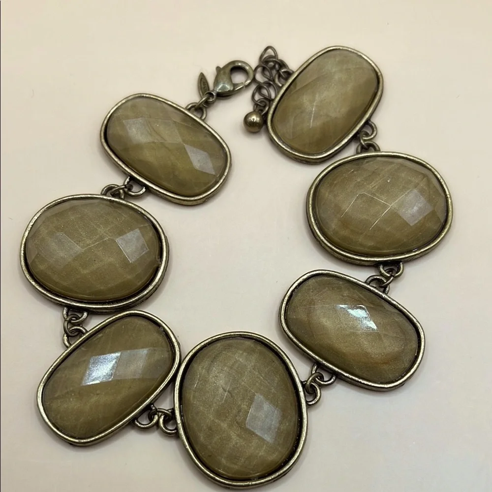 Beautiful large beige brassy faceted station style Bracelet signed Avon